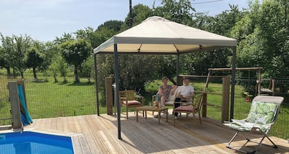 Maison de Campagne Spacieuse et Rénovée Proche de Lascaux, 6 Personnes
