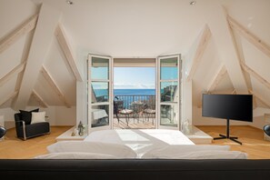 4 bedrooms, in-room safe, iron/ironing board, WiFi