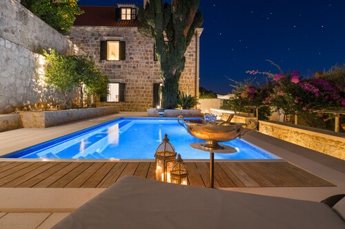 Truly Luxurious Villa next to Old Town, Pool, 4 bedrooms in Mediterranean style