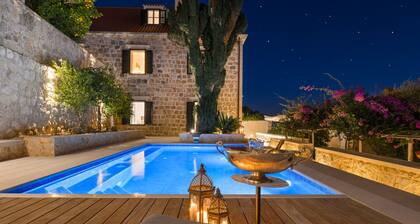 Truly Luxurious Villa next to Old Town, Pool, 4 bedrooms in Mediterranean style