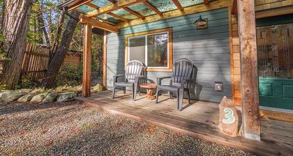 #3 CABIN COUPLES KING BED HOTTUB BEACH