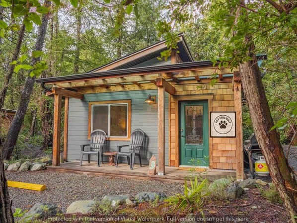 Exterior - #3 CABIN COUPLES KING BED HOTTUB BEACH (Ucluelet)