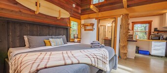 #3 CABIN COUPLES KING BED HOTTUB BEACH