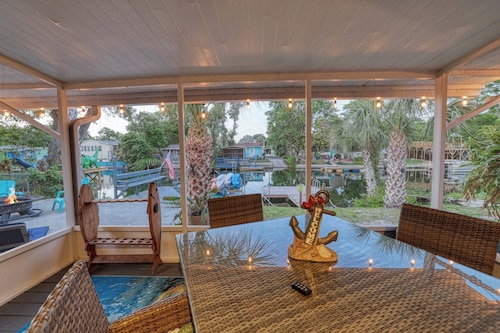 Waterfront w access to the Weeki Wachee River & Gulf of Mexico - Dog Friendly!