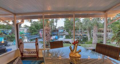 Waterfront w access to the Weeki Wachee River & Gulf of Mexico - Dog Friendly!