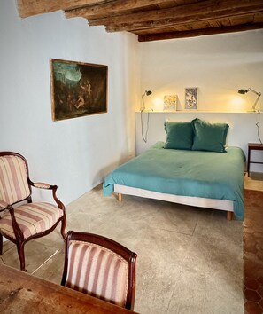 1 chambre, lit parapluie, Wi-Fi gratuit, draps fournis