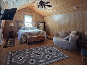 1 bedroom, free WiFi, bed sheets - Secluded cabin perfect getaway for couples or ideal for small families! (Flat Rock)