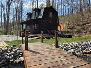 Terrace/patio - Secluded cabin perfect getaway for couples or ideal for small families! (Flat Rock)