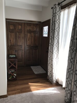 Interior - This home is located in beautiful Parke County, a rustic and charming setting. (Rockville)