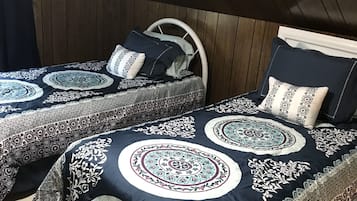 3 dormitorios, tabla de planchar con plancha, cuna de viaje