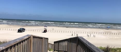 Beach nearby, sun-loungers, beach towels