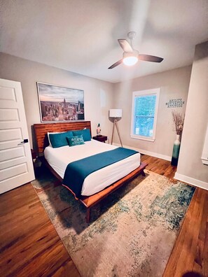 3 makuuhuonetta, silitysrauta/-lauta, vauvan matkasänky, Wi-Fi