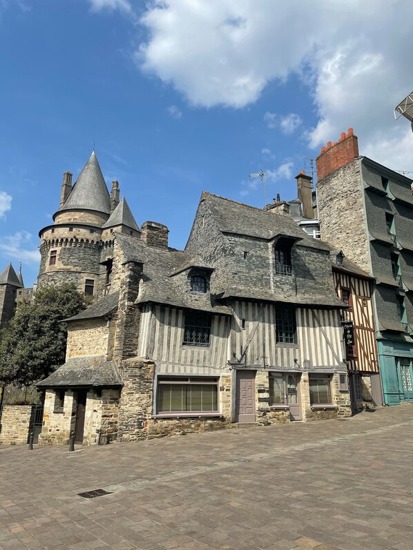 المنشأة من الخارج