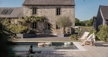 Manoir de la Nogrie -La Grange, 4 bedrooms, heated pool and private jacuzzi