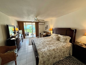 2 bedrooms, iron/ironing board, travel cot, free WiFi - Gorgeous Beachfront Condo at the Elysian Beach Resort Pool, Tennis and More (St Thomas)