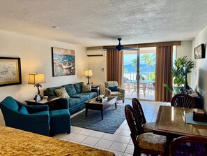 Smart TV, DVD player, books, stereo - Gorgeous Beachfront Condo at the Elysian Beach Resort Pool, Tennis and More (St Thomas)