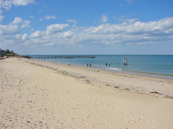 Beach nearby, sun-loungers, beach towels