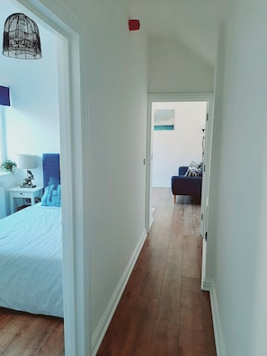 1 bedroom, desk, WiFi, bed sheets - Cosy Modern Apartment in the Heart of Llandudno (LLANDUDNO)