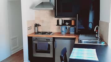 Refrigerador, microondas, horno, placa de cocina