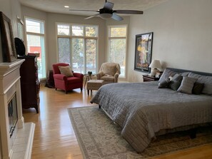 5 bedrooms, iron/ironing board, WiFi, bed sheets
