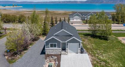 Modern Bear Lake House • Sauna • Hot Tub • Arcade
