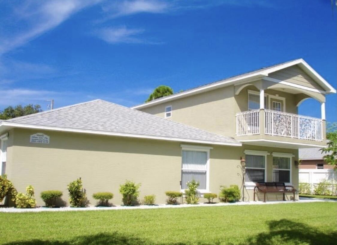 Cozy Coastal Retreat with Grill < 5 Miles to Beach