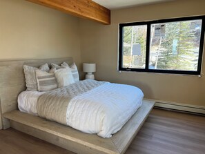 3 bedrooms, iron/ironing board, free WiFi, bed sheets - Mountain Town home (Steamboat Springs)