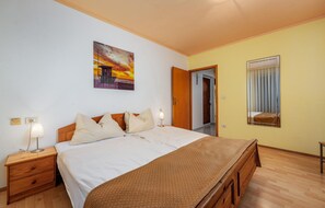 1 bedroom, free WiFi, bed sheets - Beautiful apartment in Umag with WiFi (Umag)