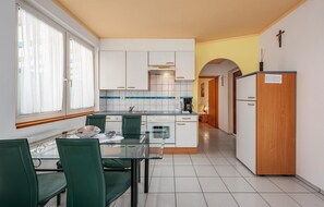 Réfrigérateur, four, plaque de cuisson, lave-vaisselle
