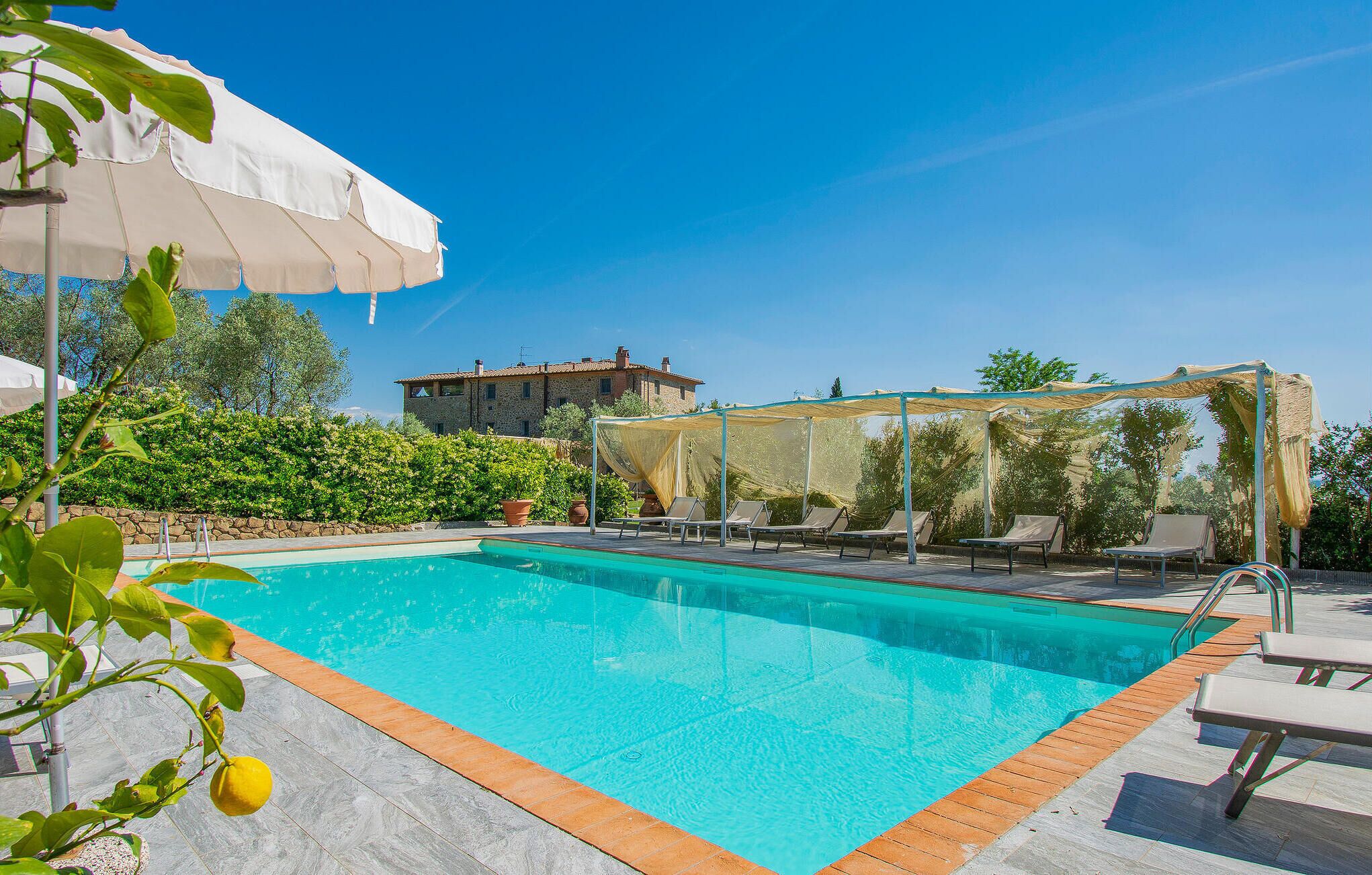 Indoor pool, sun loungers