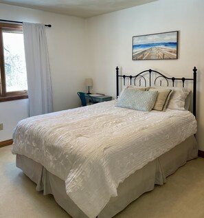 4 slaapkamers, een strijkplank/strijkijzer, gratis wifi, beddengoed