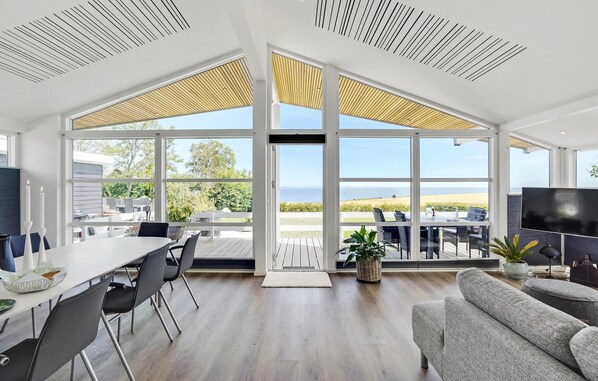 TV, fireplace, DVD player - Stunning home in Sydals with sauna (Sydals)