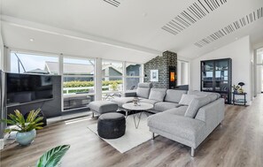 TV, fireplace, DVD player - Stunning home in Sydals with sauna (Sydals)