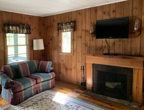 Smart TV, fireplace, ping pong