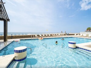 Sisäuima-allas, ulkouima-allas