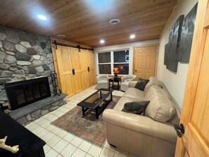 Interior - 30 acres, steam sauna, hot tub, 7 beds, sleeps 10. We LOVE dogs! (Onekama)