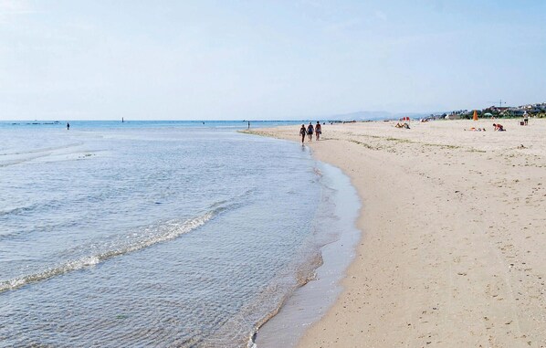 Una spiaggia nelle vicinanze