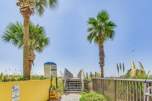Property grounds - Starfish Cove – Beachy Bliss Awaits! Remodeled 2BR Condo | Pool | Tennis | Steps to the Sand! (Fort Walton Beach)