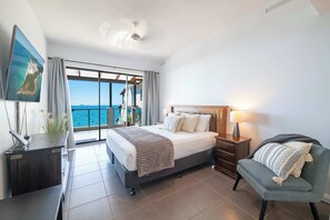 3 bedrooms, iron/ironing board, WiFi, bed sheets - Whitsunday Penthouse 40 Reflections with rooftop! (Airlie Beach)