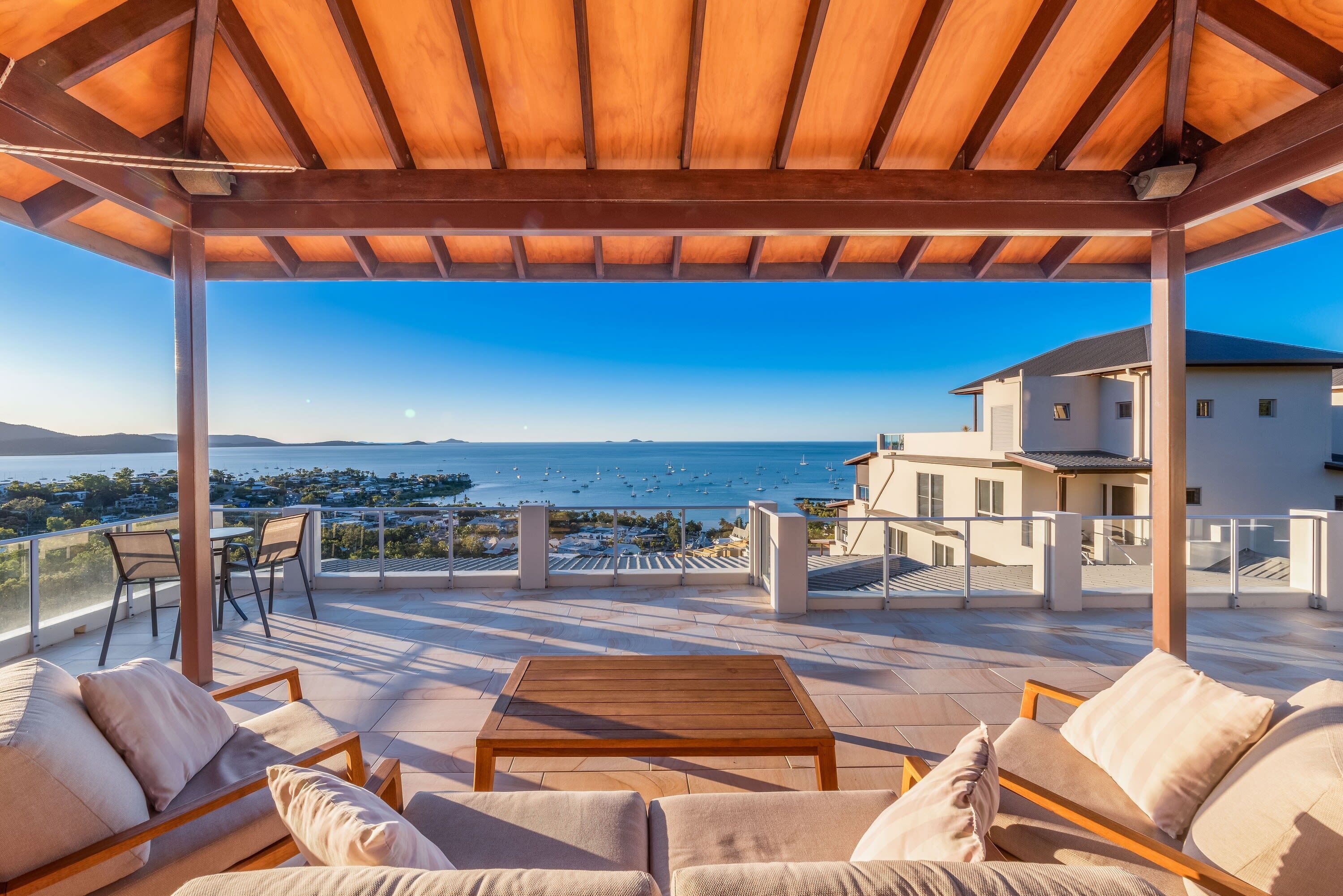 Executive Whitsunday Penthouse @ 40 Reflections