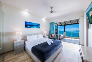 3 bedrooms, iron/ironing board, WiFi, bed sheets - Amazing Penthouse with Whitsundays lifestyle (Airlie Beach)