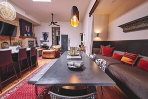 Smart-TV, peis og kontorer