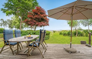 Outdoor dining - Gorgeous home in Mern with WiFi (Mern)