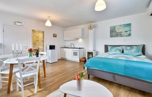2 Schlafzimmer, Zimmersafe, Reisekinderbett, Bettwäsche