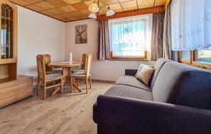 TV, fireplace - 1 bedroom nice home in Adorf/OT Leubetha (Adorf/OT Leubetha)