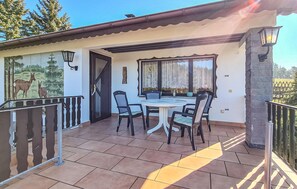 Outdoor dining - 1 bedroom nice home in Adorf/OT Leubetha (Adorf/OT Leubetha)