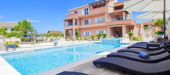 2 bedroom lovely apartment in Grebastica