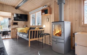 TV, fireplace - Beautiful home in Ebeltoft with kitchen (Ebeltoft)