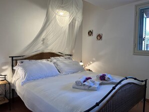 4 bedrooms, travel crib, free WiFi