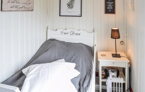 3 bedrooms, free WiFi, bed sheets